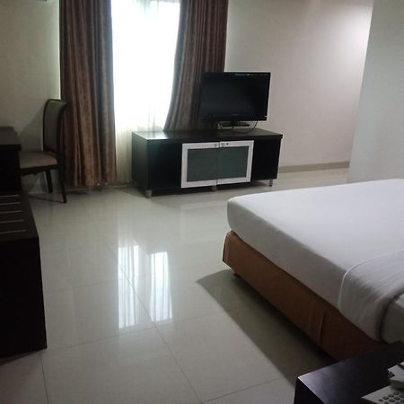 Manise Hotel Ambon Esterno foto