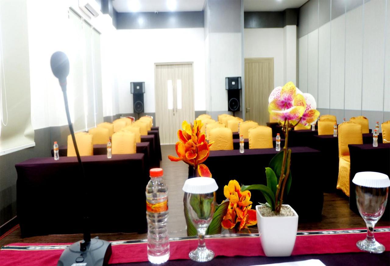 Manise Hotel Ambon Esterno foto