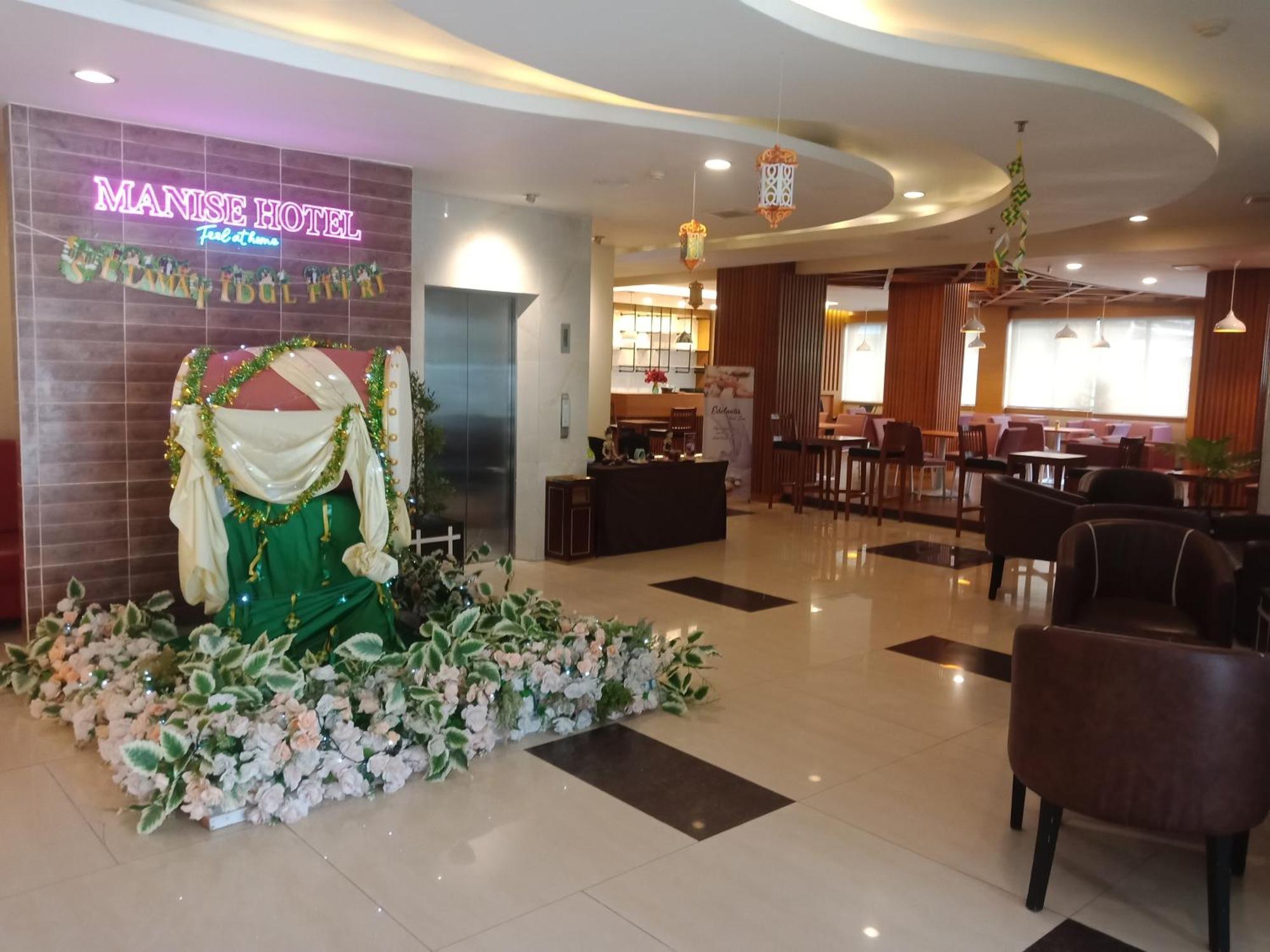 Manise Hotel Ambon Esterno foto