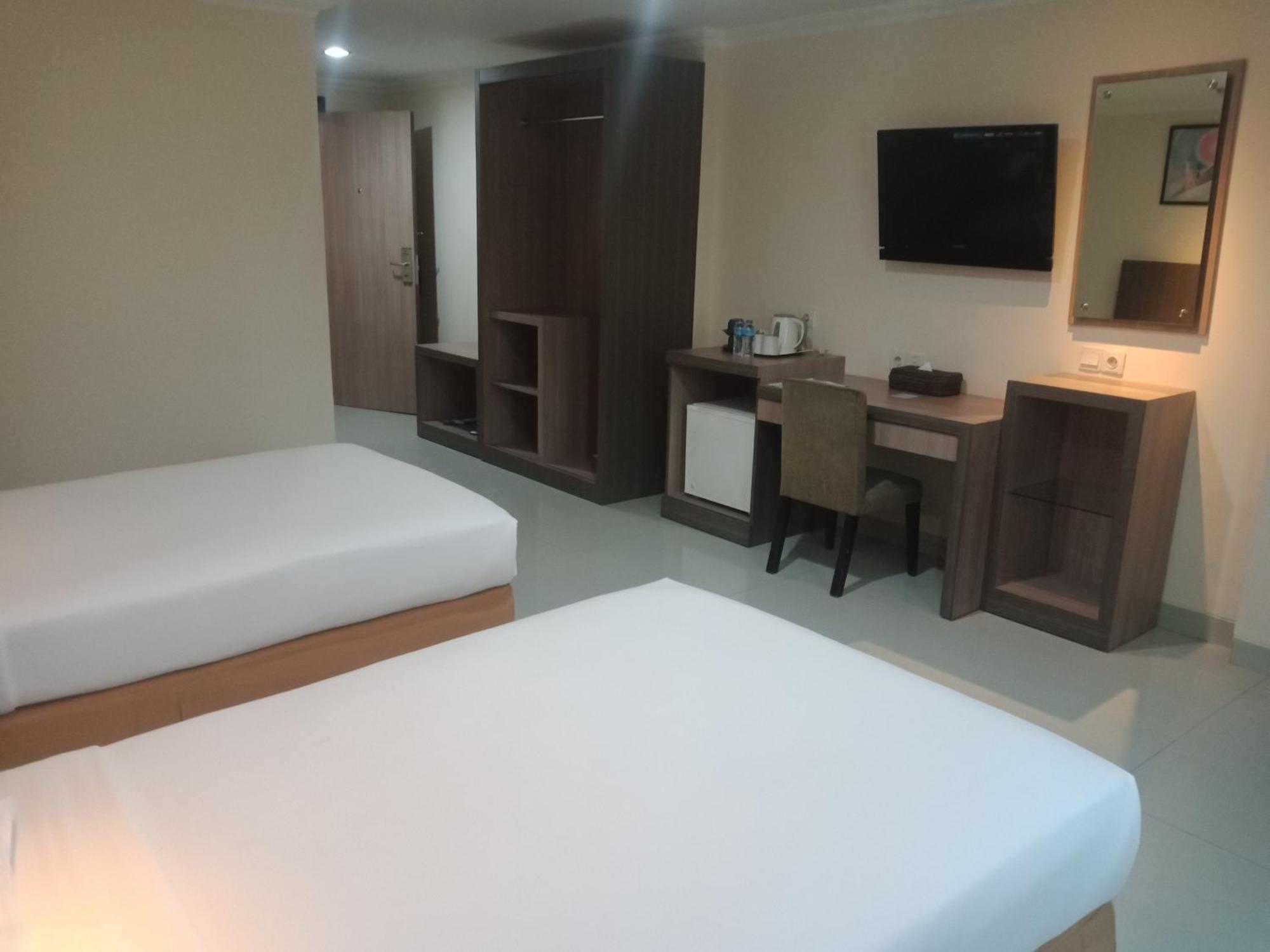 Manise Hotel Ambon Esterno foto