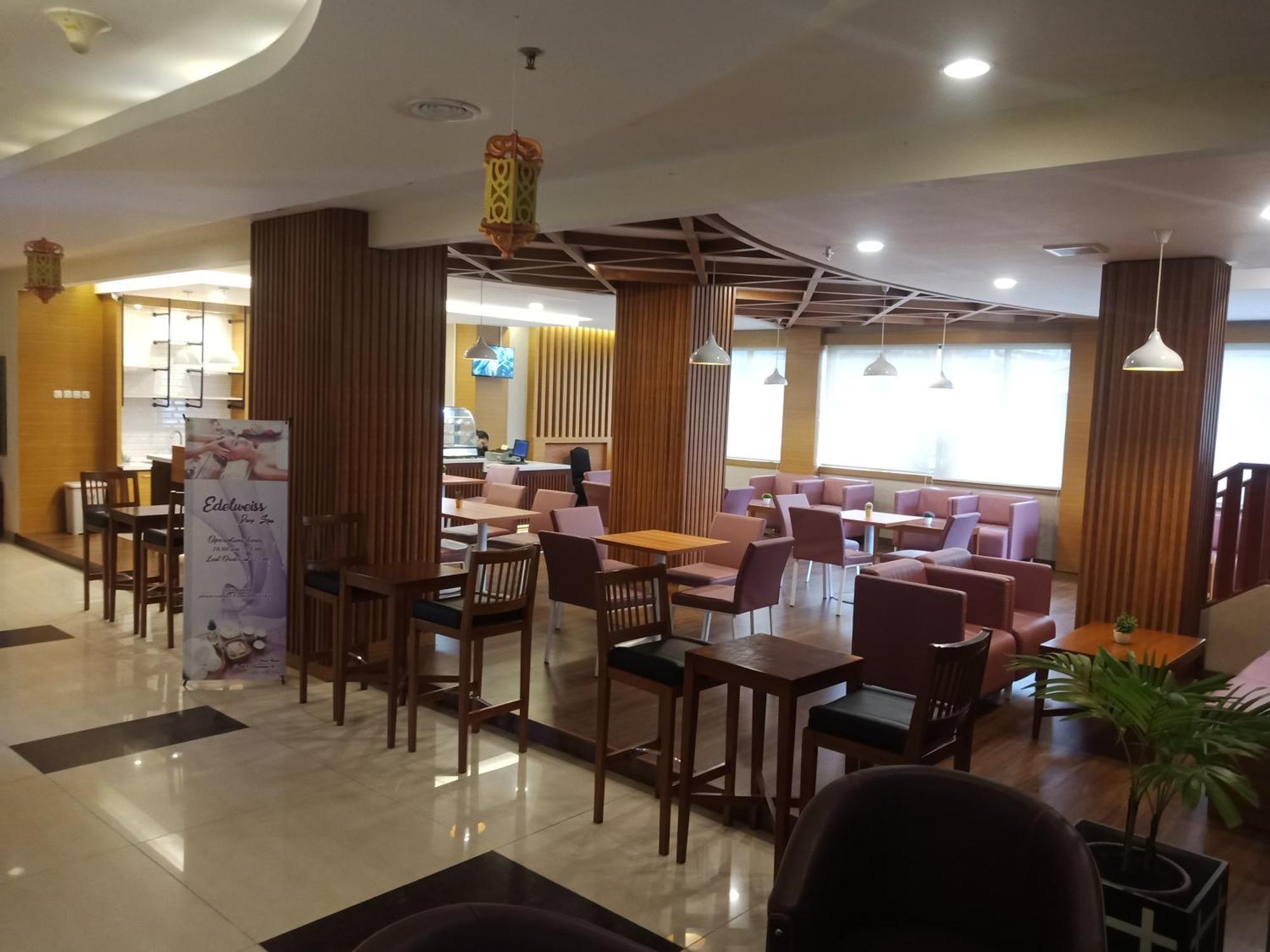 Manise Hotel Ambon Esterno foto