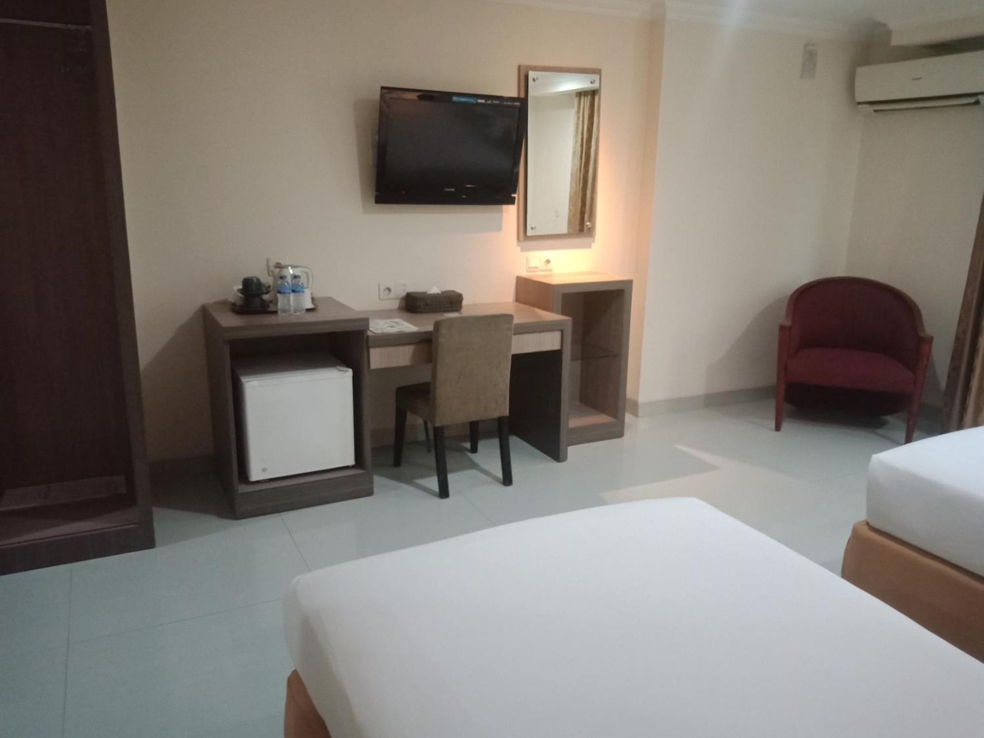 Manise Hotel Ambon Esterno foto