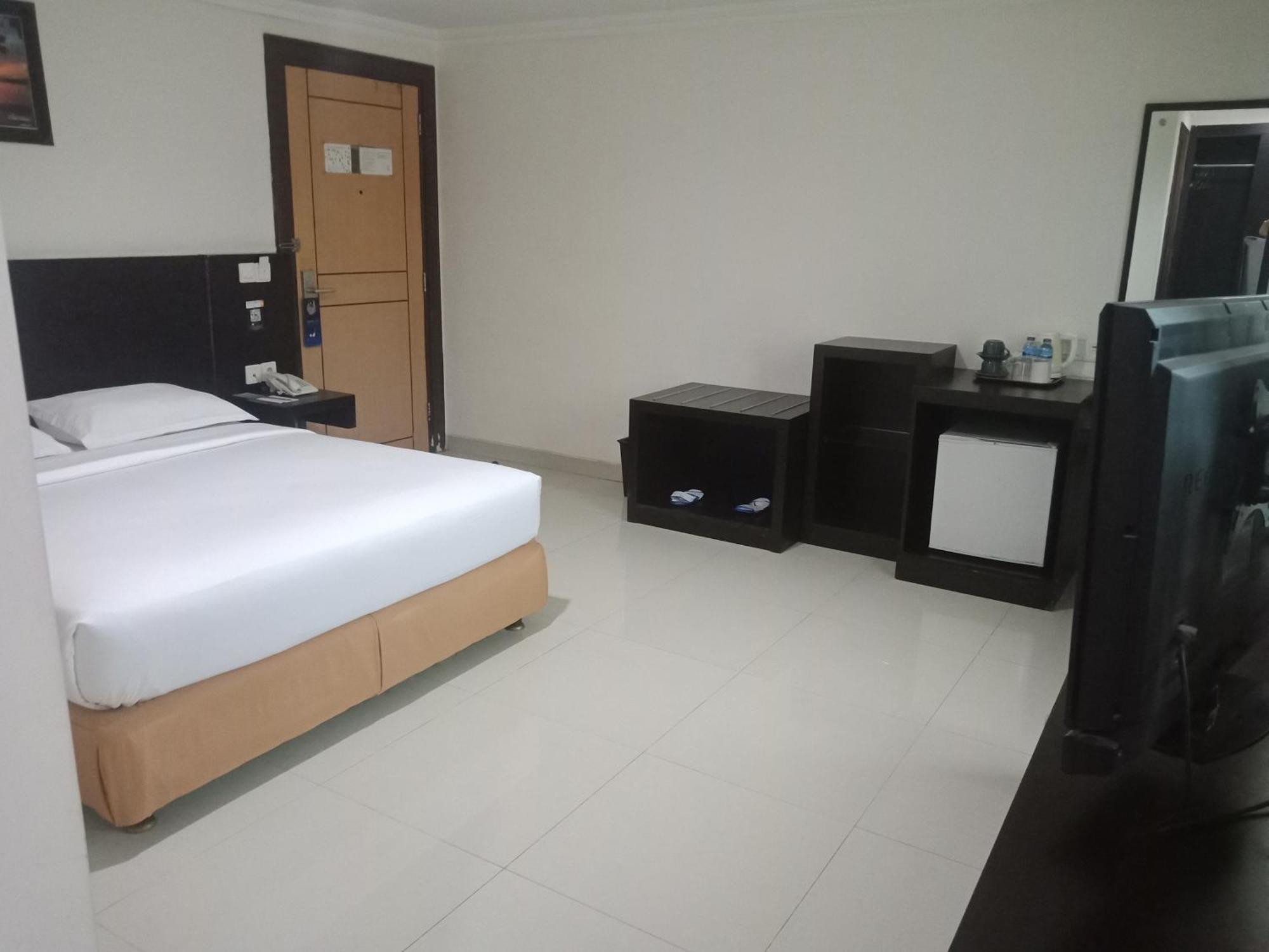 Manise Hotel Ambon Esterno foto