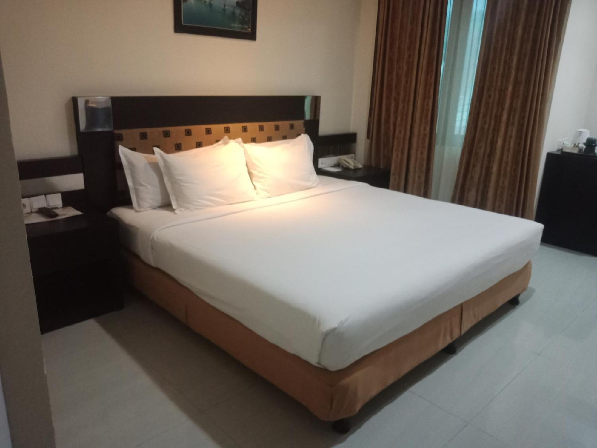 Manise Hotel Ambon Esterno foto