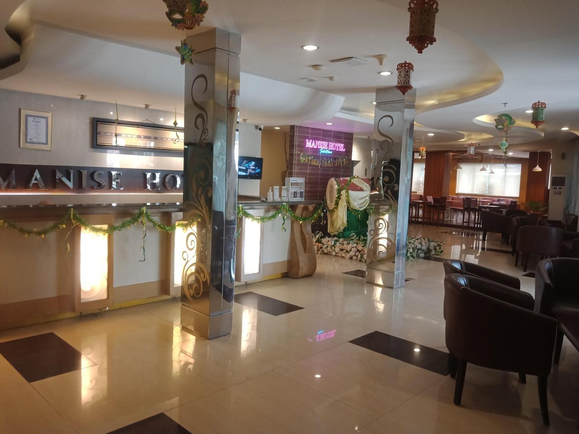 Manise Hotel Ambon Esterno foto
