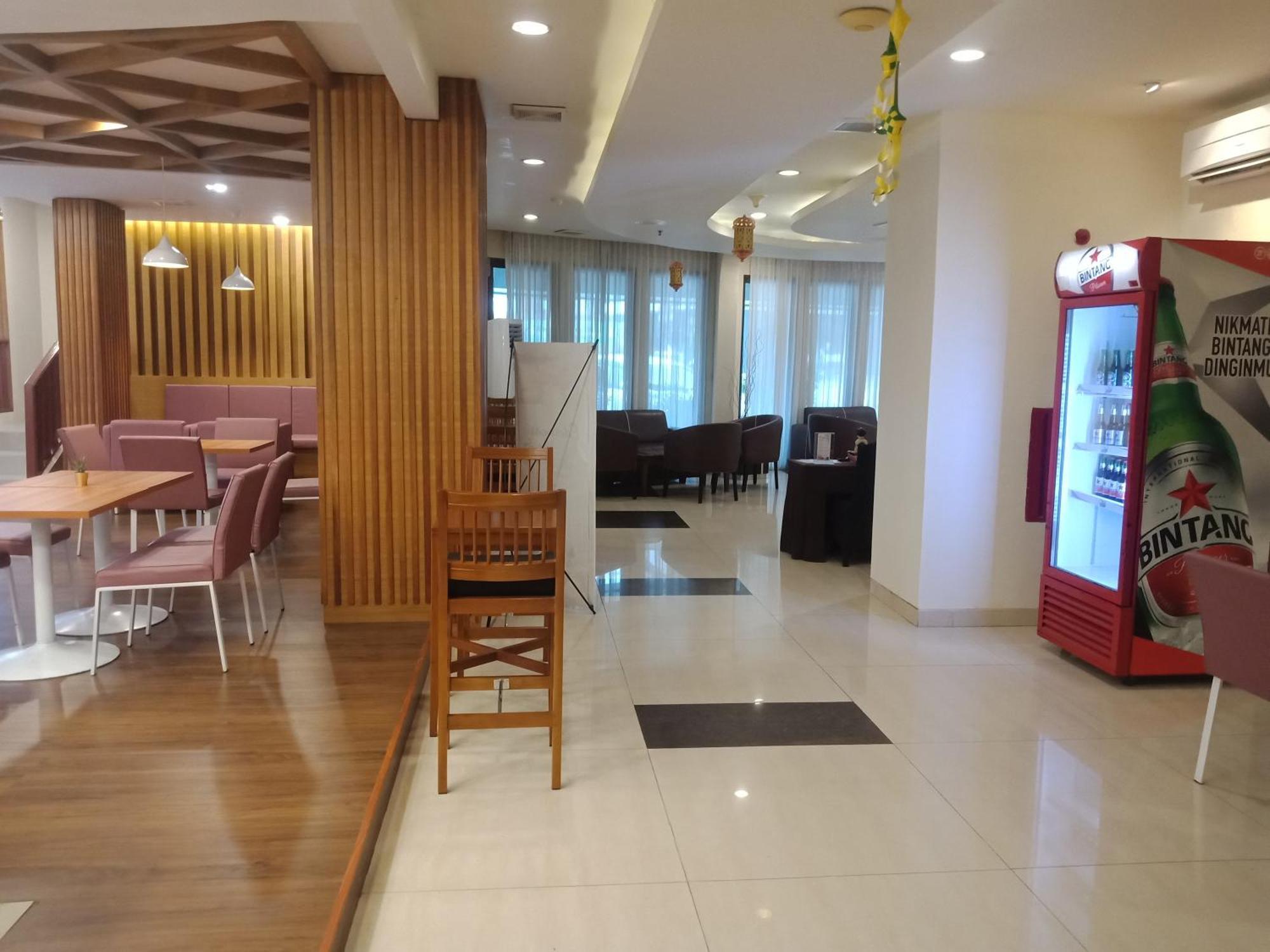 Manise Hotel Ambon Esterno foto