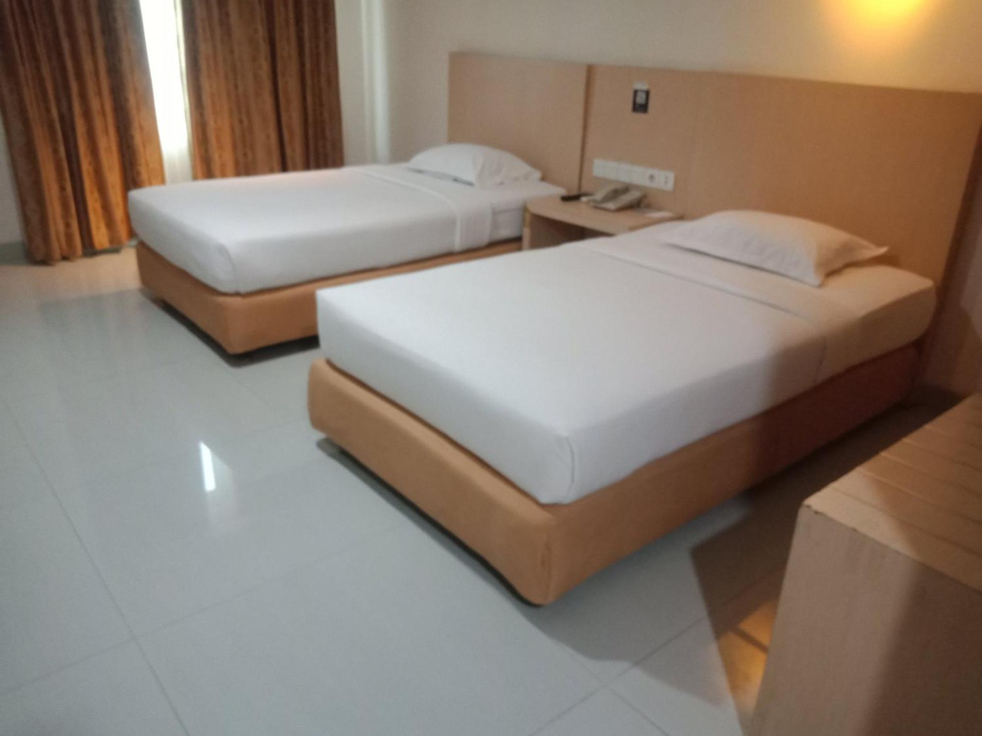 Manise Hotel Ambon Esterno foto