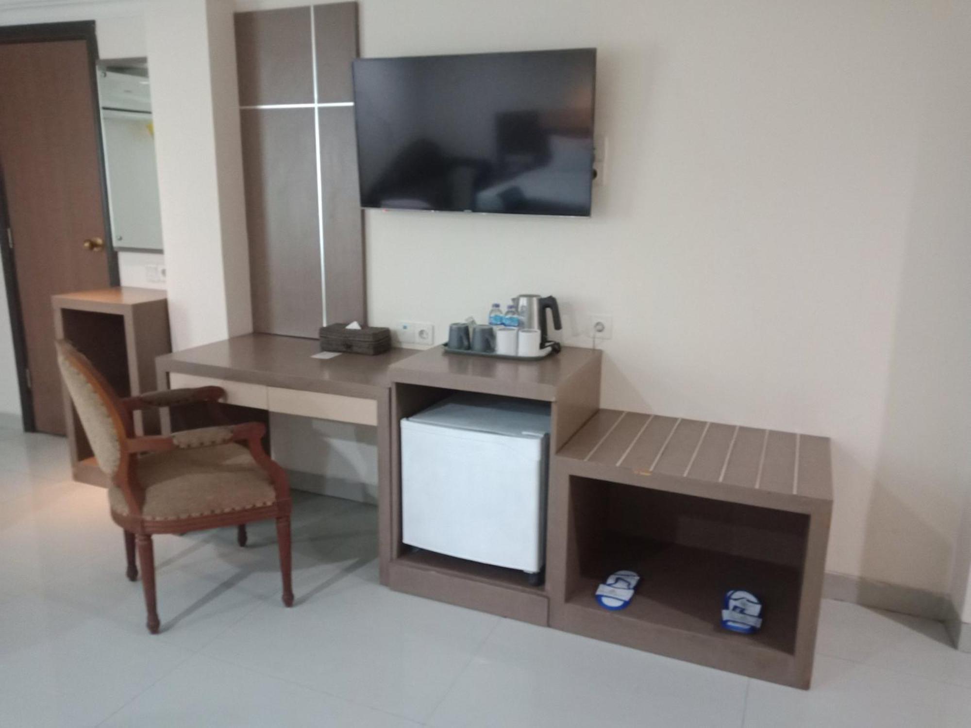 Manise Hotel Ambon Esterno foto