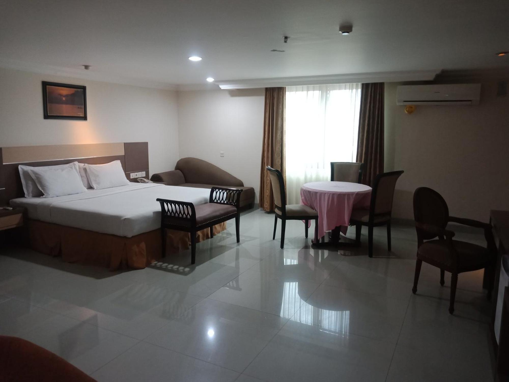 Manise Hotel Ambon Esterno foto