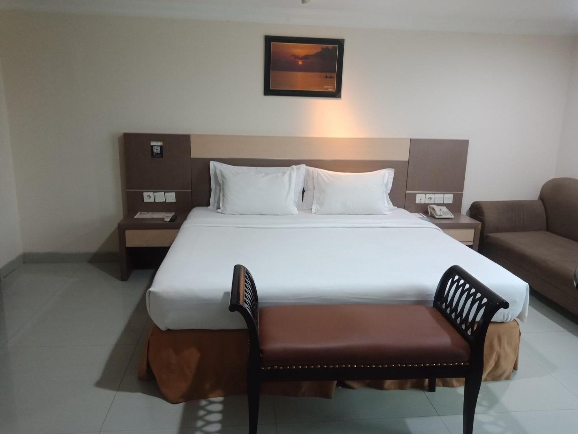 Manise Hotel Ambon Esterno foto