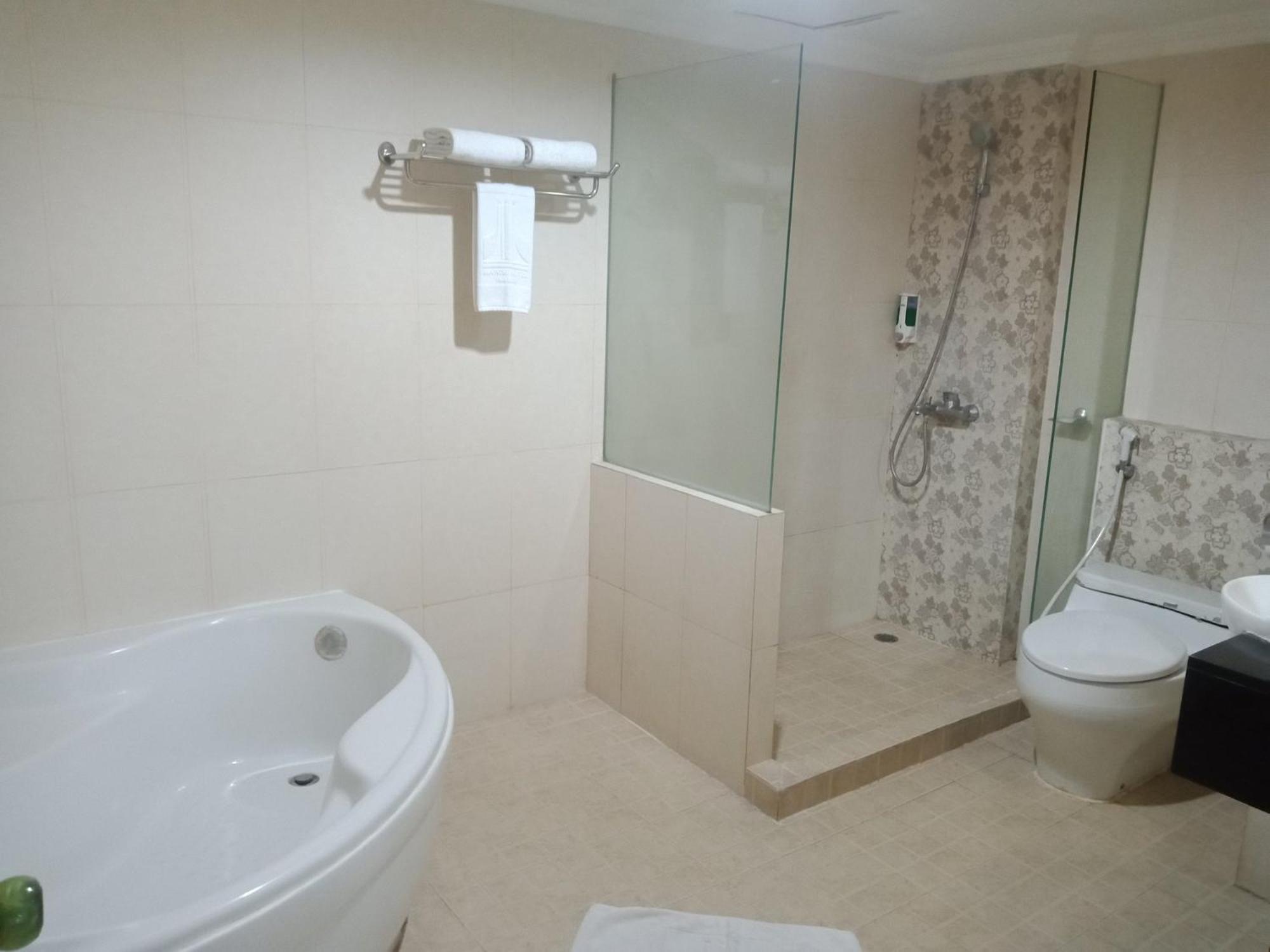 Manise Hotel Ambon Esterno foto