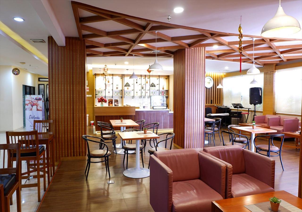 Manise Hotel Ambon Esterno foto