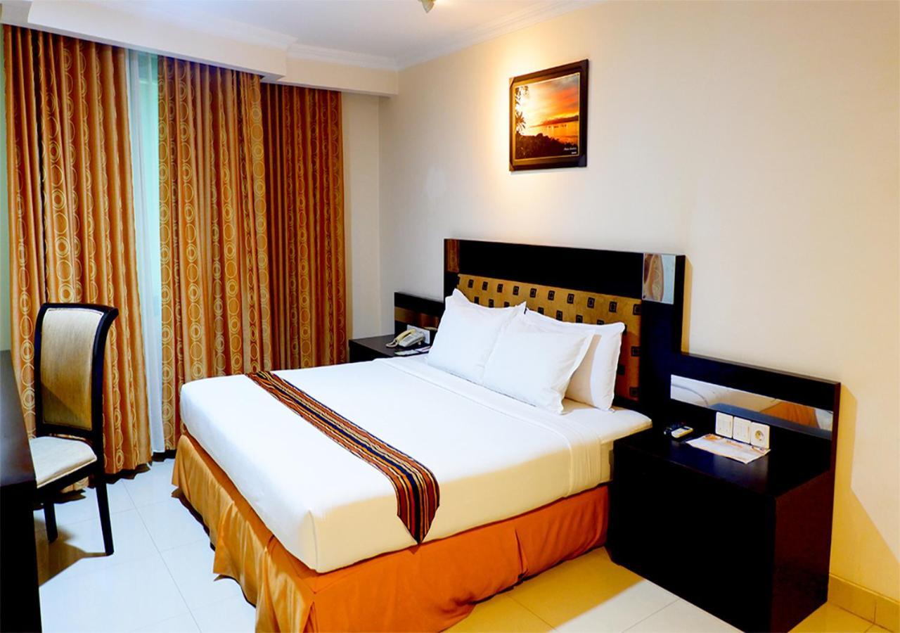 Manise Hotel Ambon Esterno foto