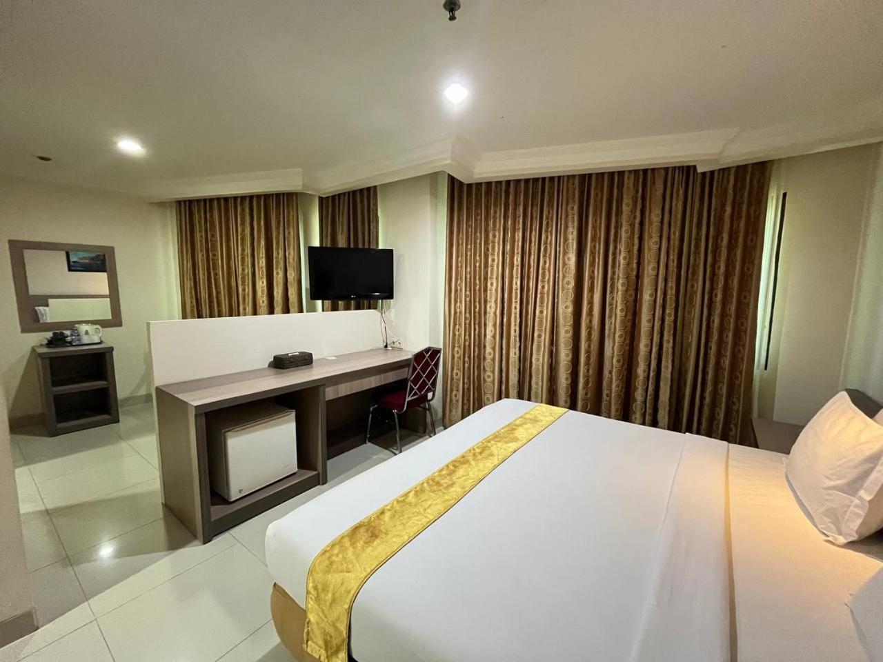 Manise Hotel Ambon Esterno foto