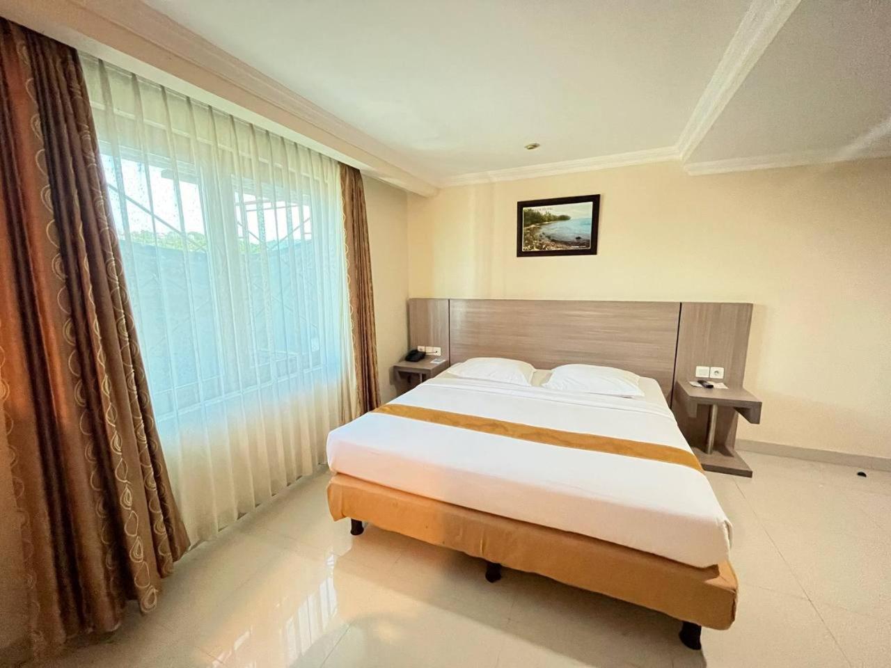Manise Hotel Ambon Esterno foto