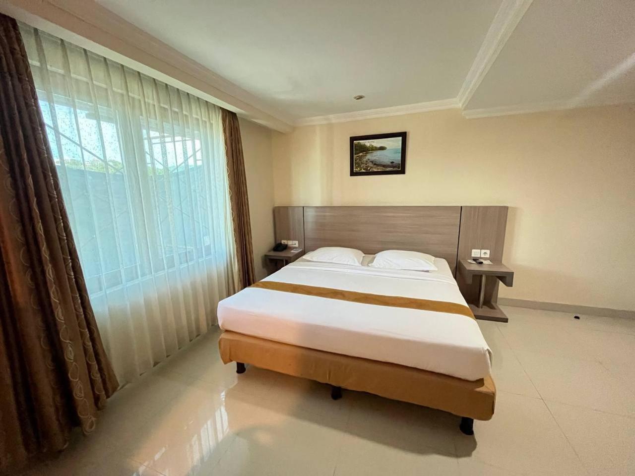 Manise Hotel Ambon Esterno foto