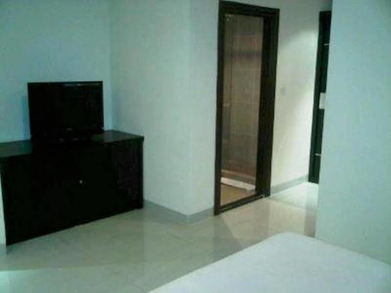 Manise Hotel Ambon Esterno foto